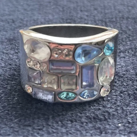 Guess Statement Ring - Picture 3 of 7